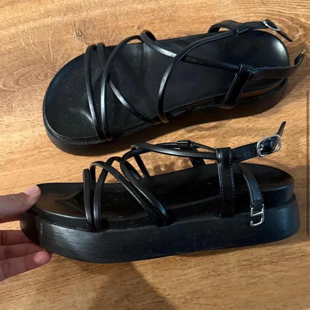 Black Strappy platform Sandals - Picture 1 of 4